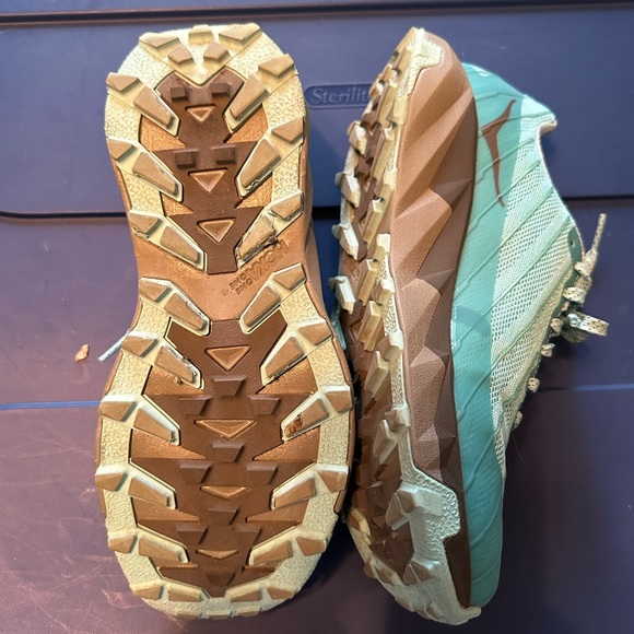 Hoka Torrent trail runners size 8 - Picture 3 of 4